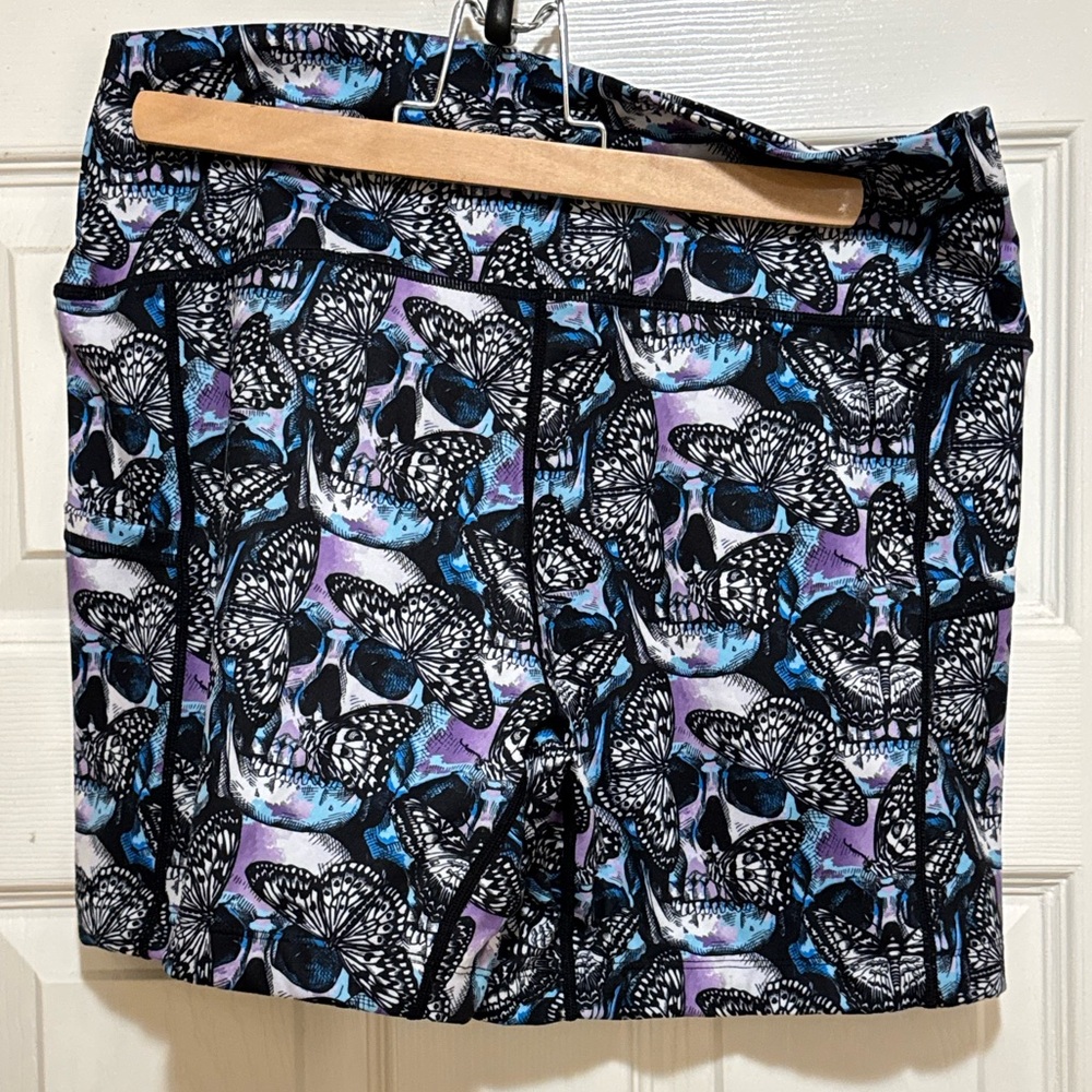 Constantly Varied Gear skulls & butterflies Large CVG biker shorts 5” - Picture 3 of 4